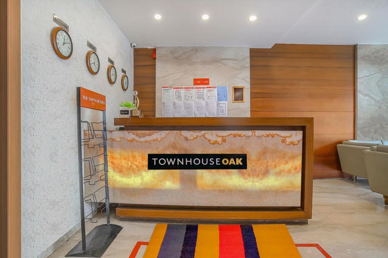 Vaccinated Staff- Townhouse Oak Hotel Silvotel 인도르 외부 사진
